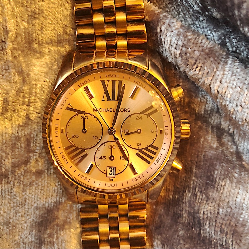 ⭐️ Michael Kors Watch